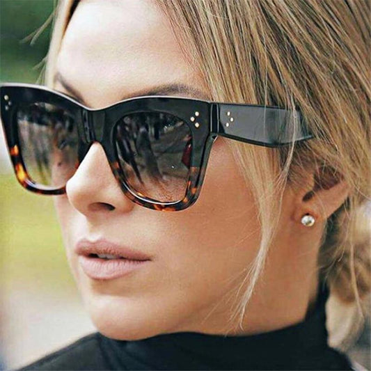 Bold Frame Classic Cat Eye Sunglasses Sunglasses black